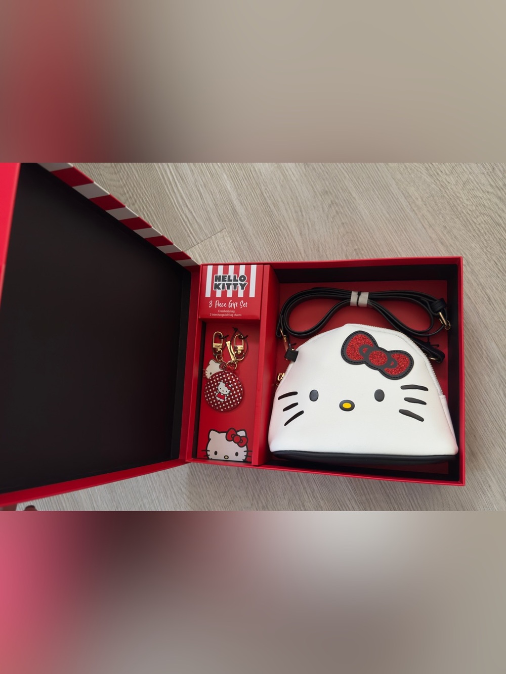 Hello Kitty White and Red Kids Crossbody Gift Set with Charms